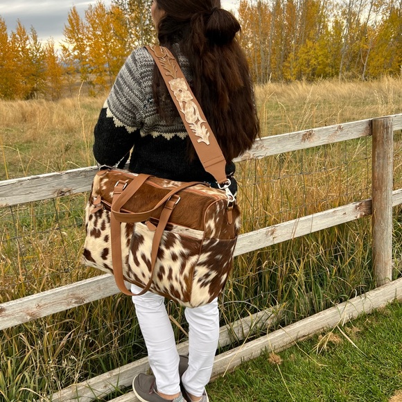 Handbags - Amazing 🎁Genuine🔥Tan brown White Leather Cowhide Diaper Nappy luxury bag New